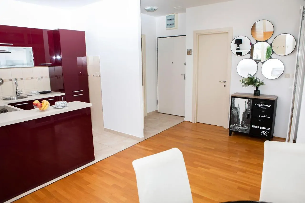 City Center Apartment Flash Split