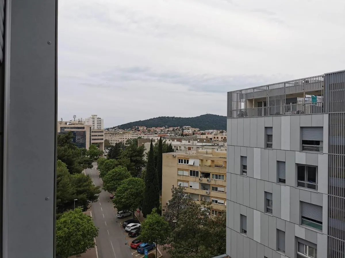 City Center Apartment Flash Split