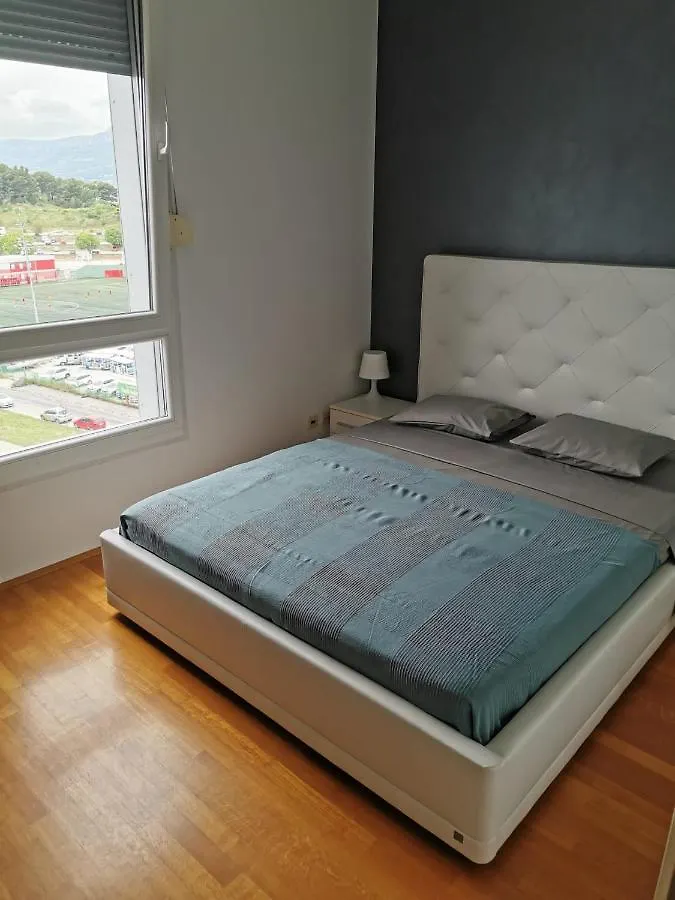 City Center Apartment Flash Split