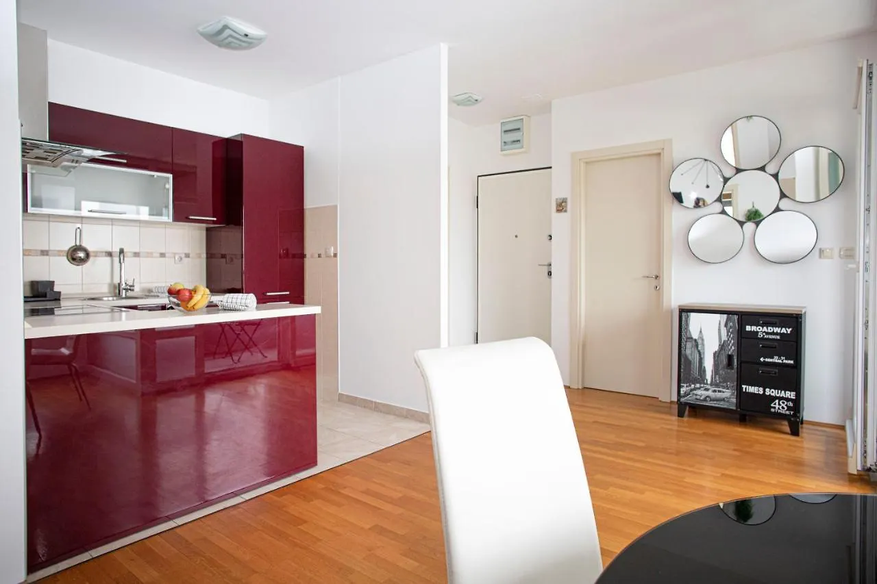City Center Apartment Flash Split