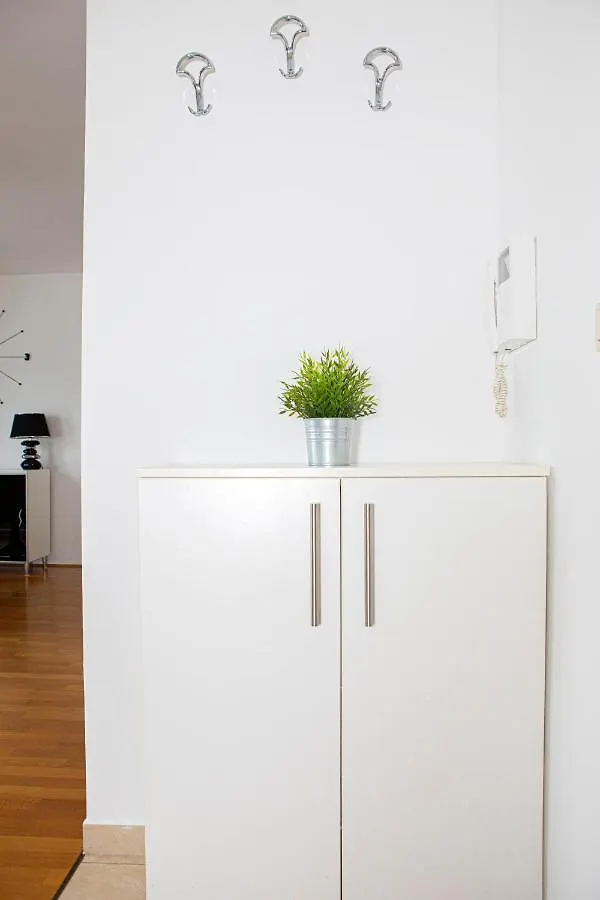 City Center Apartment Flash Split